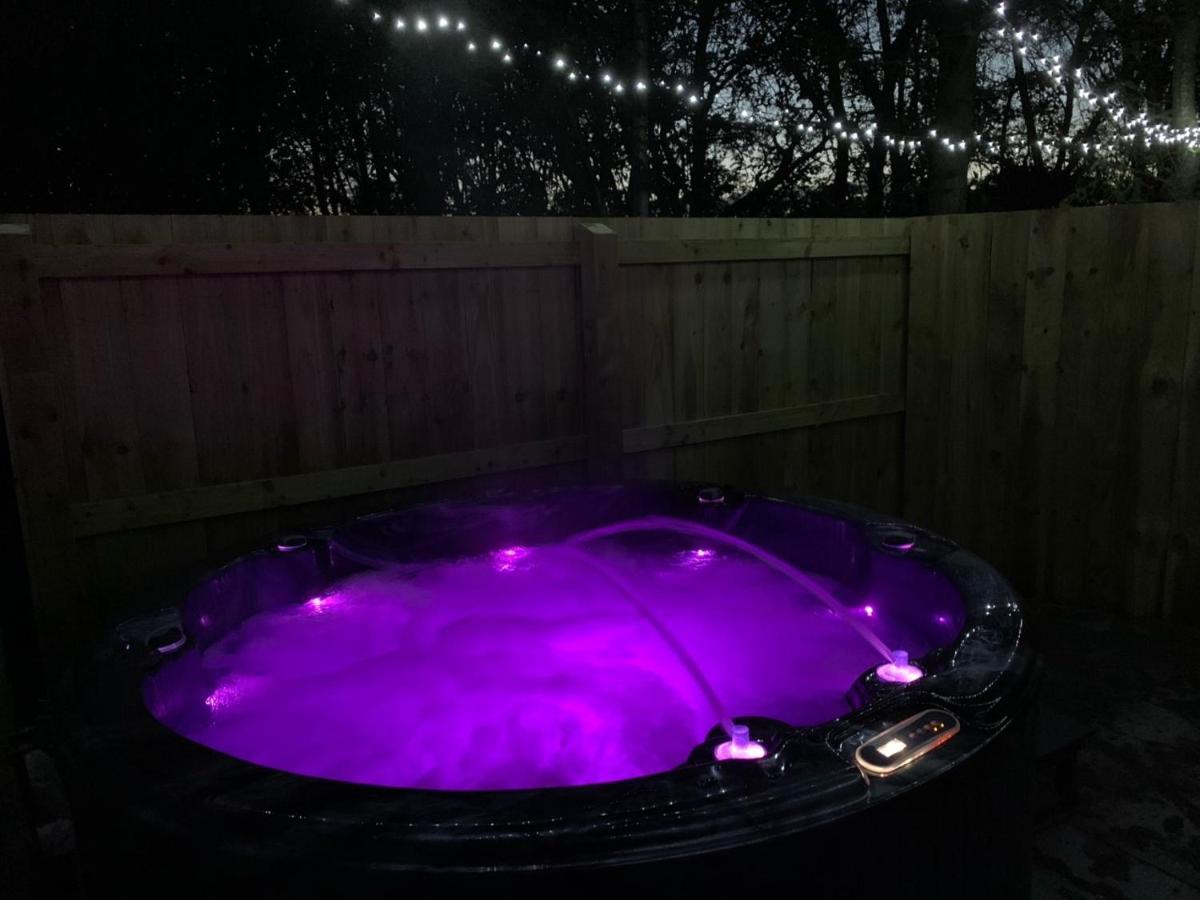 Lola Lodge - Luxury Hot Tub Retreat Newton on the Moor Exterior foto