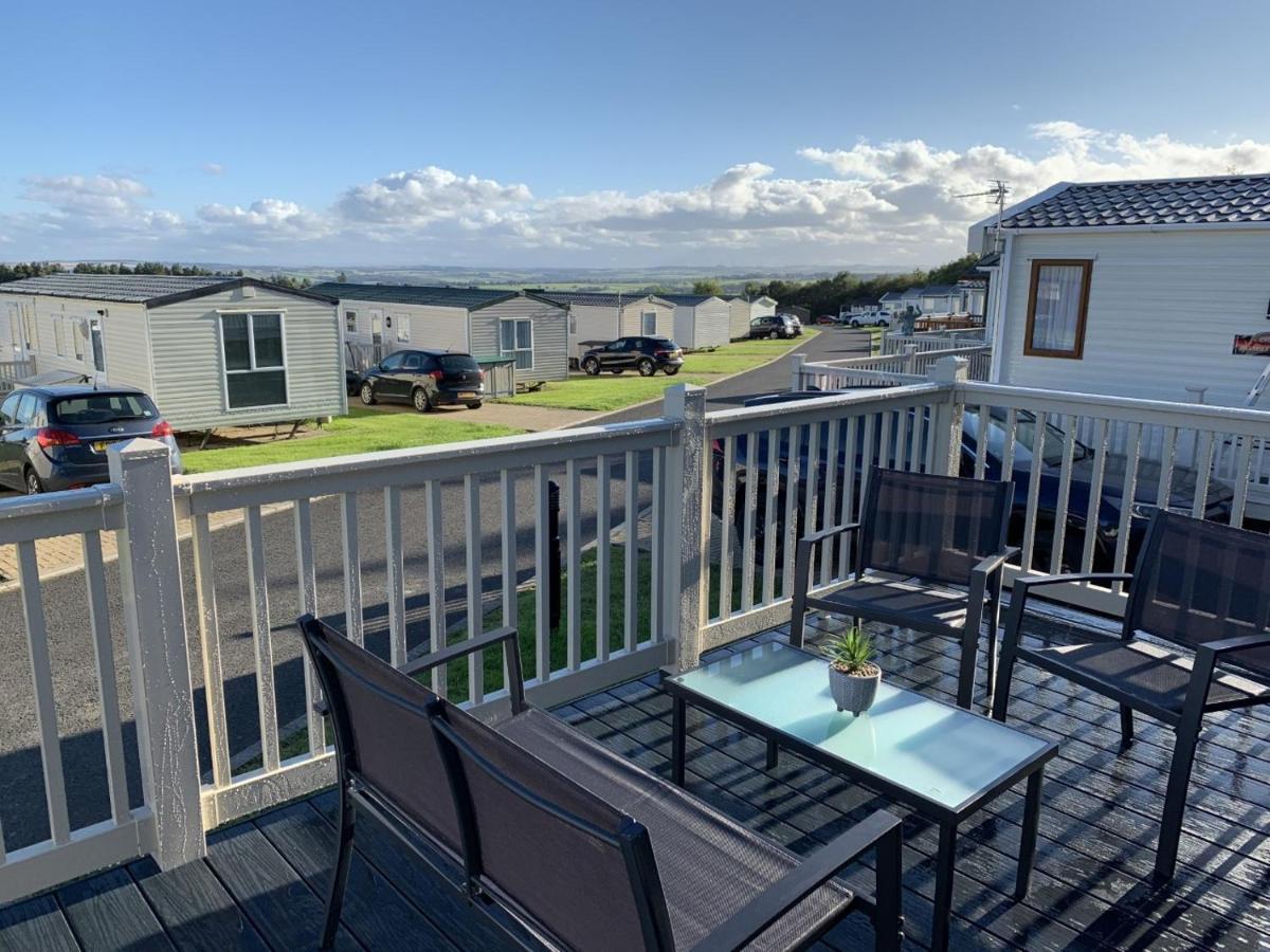 Lola Lodge - Luxury Hot Tub Retreat Newton on the Moor Exterior foto