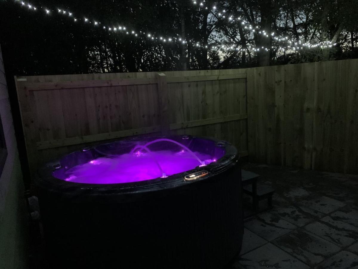 Lola Lodge - Luxury Hot Tub Retreat Newton on the Moor Exterior foto