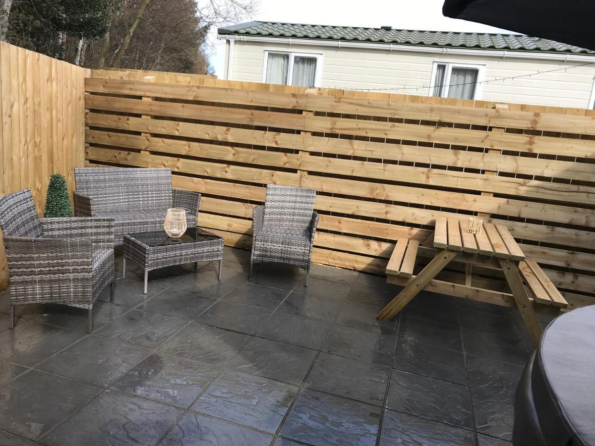 Lola Lodge - Luxury Hot Tub Retreat Newton on the Moor Exterior foto